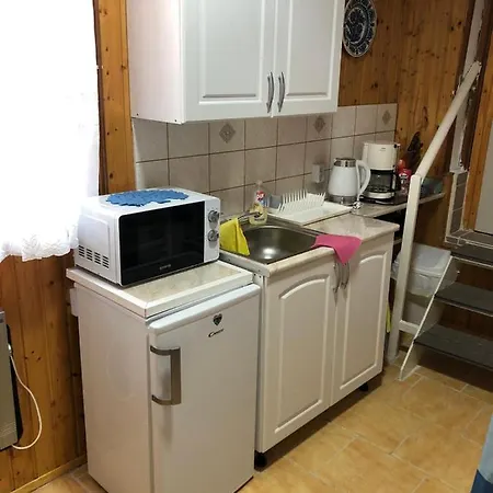 بيت ضيافة City Camping& Apartman &bungalow