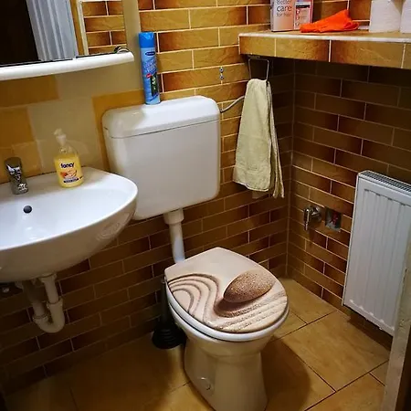 بيت ضيافة City Camping& Apartman &bungalow غيور