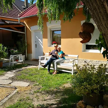 City Camping& Apartman &bungalow 3* غيور