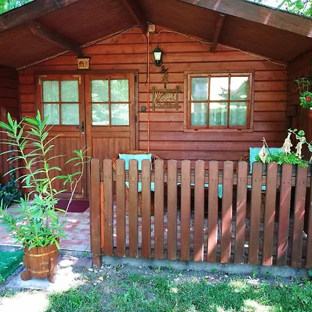 بيت ضيافة City Camping& Apartman &bungalow 3*