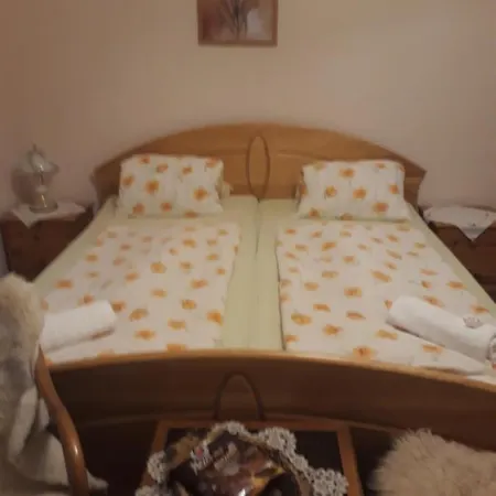 بيت ضيافة City Camping& Apartman &bungalow غيور