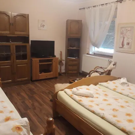 City Camping& Apartman &bungalow غيور