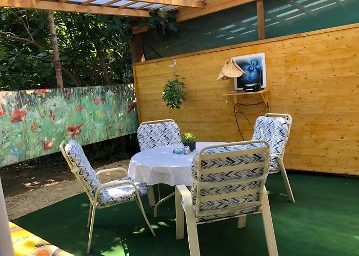 City Camping& Apartman &bungalow غيور
